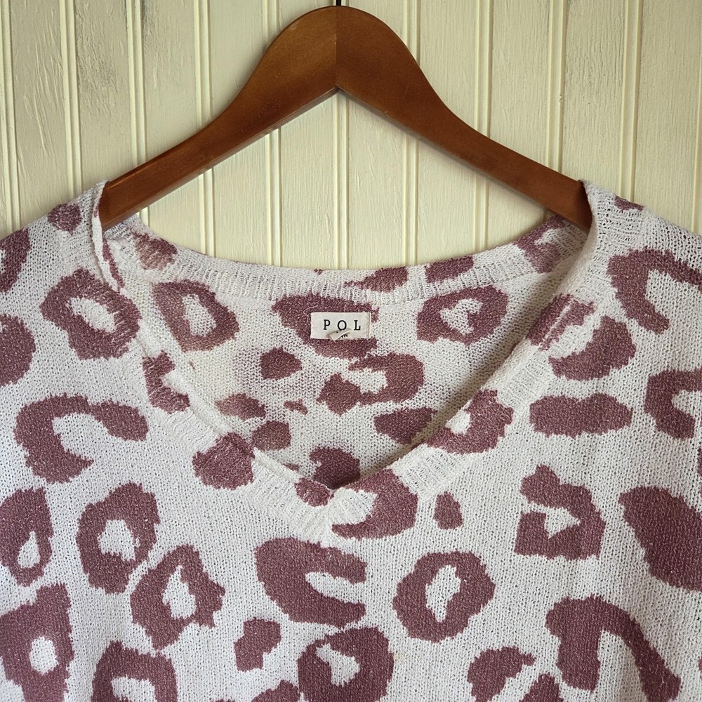 POL Sweater Womens Medium Pink Leopard V Neck‎ Long Sleeve Knit Pullover